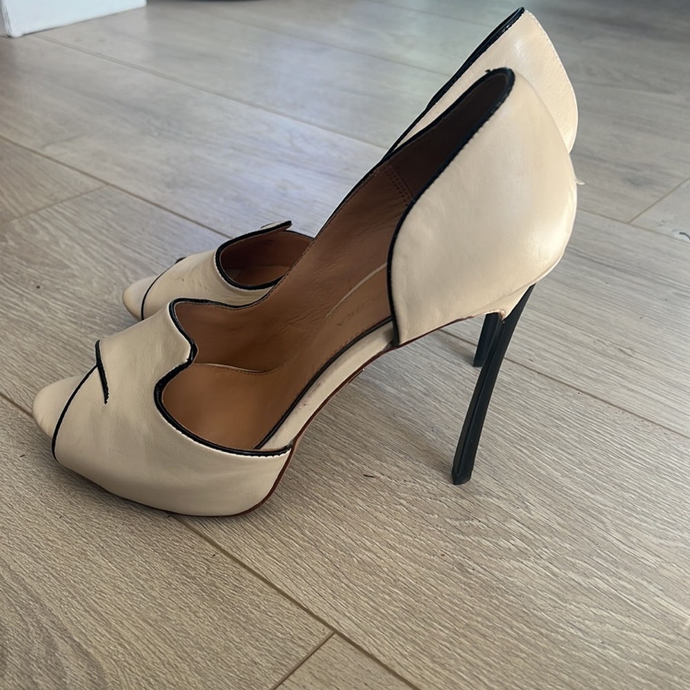 Classy Heels - image 3